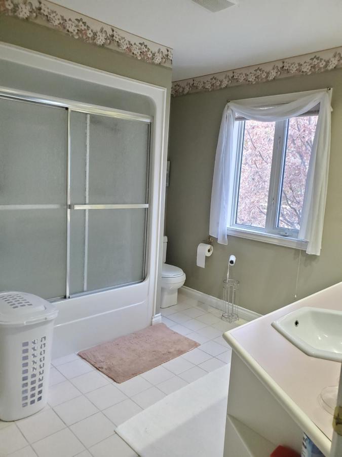 Lakeview House With 4 Rooms Kelowna Near Downtown & Knox Moutain Exterior foto