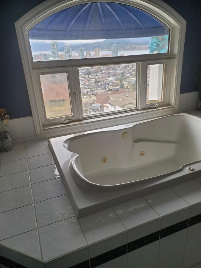 Lakeview House With 4 Rooms Kelowna Near Downtown & Knox Moutain Exterior foto