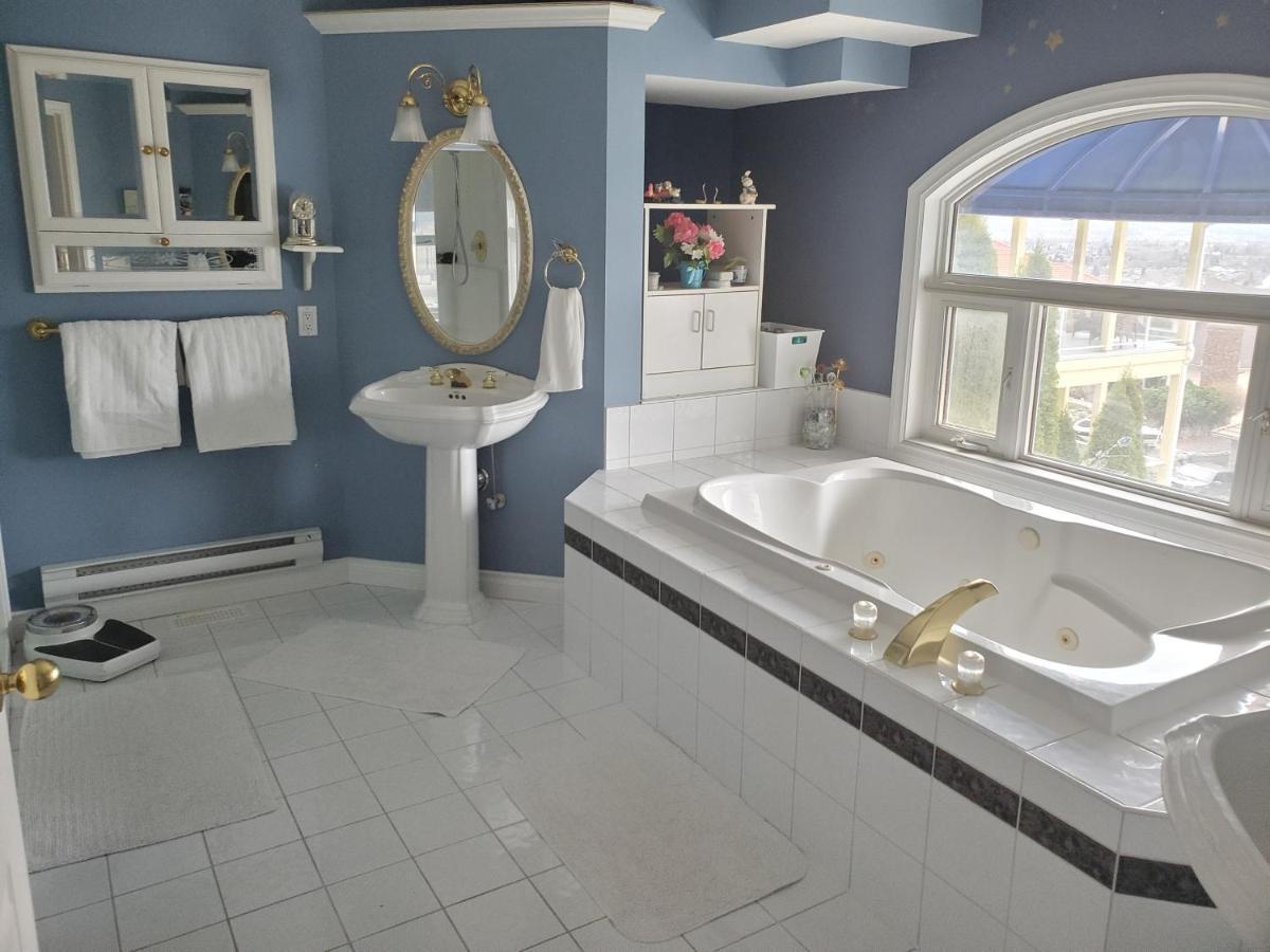 Lakeview House With 4 Rooms Kelowna Near Downtown & Knox Moutain Exterior foto