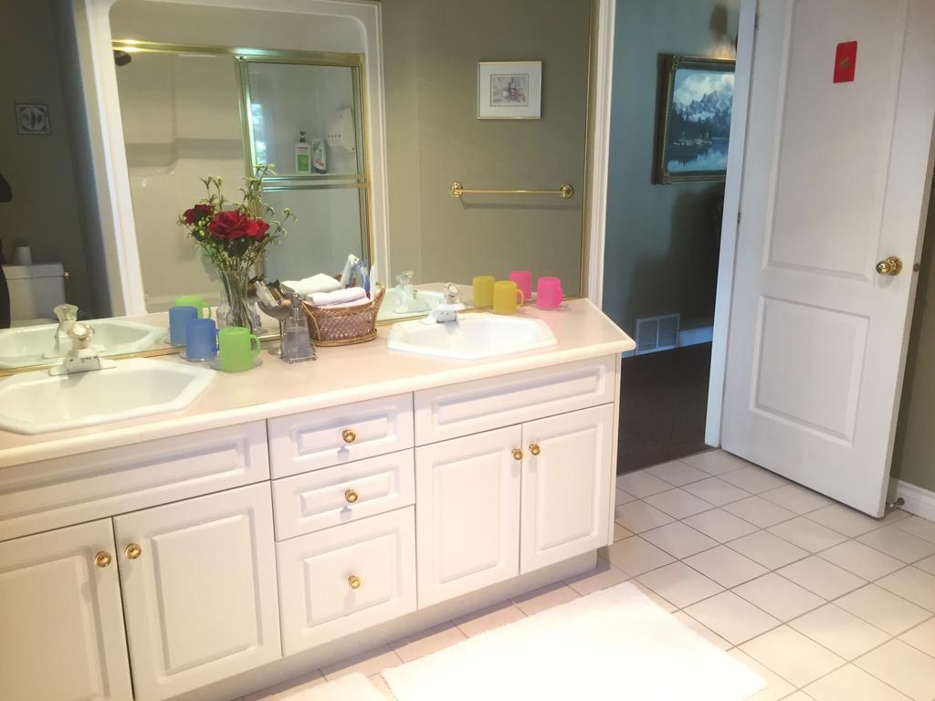 Lakeview House With 4 Rooms Kelowna Near Downtown & Knox Moutain Exterior foto